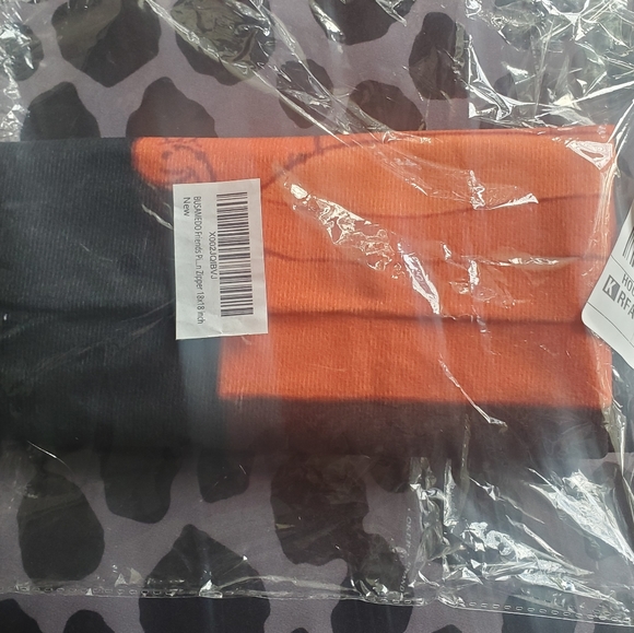 Friends Pivot Throw Pillow Case NWT in packaging - Picture 6 of 6